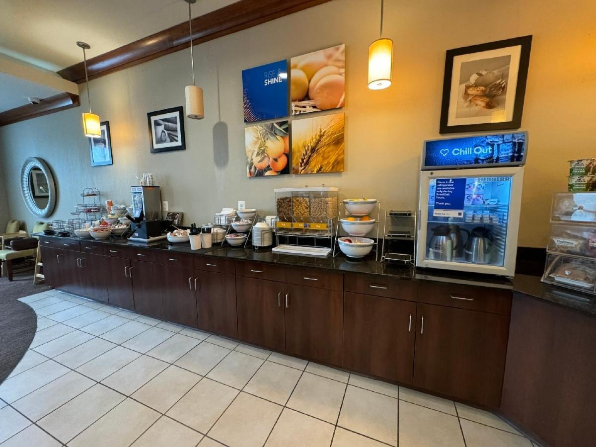 Comfort Inn & Suites Лексингтън Парк Екстериор снимка